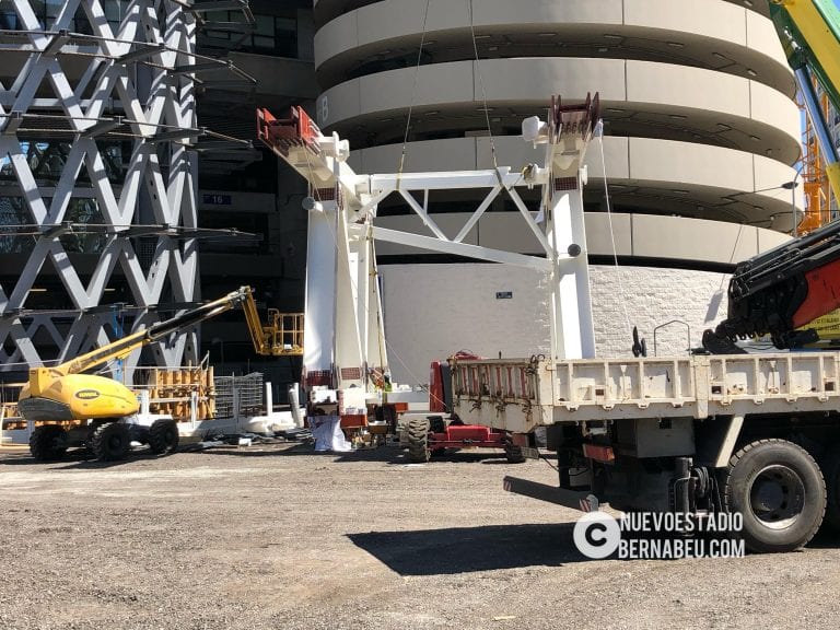 Alguien sabe o se ha fijado si han colocado alguna dovelas cómo está? O es la primera con esa especie de escuadra?