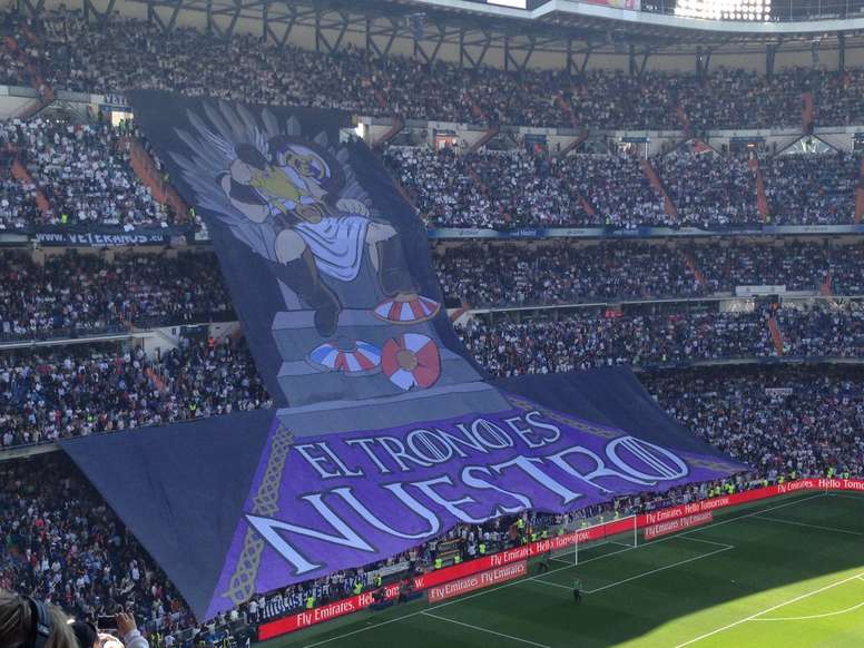 tifo-en-el-bernabeu-para-el-real-madrid-atletico-de-madrid-de-laliga-16-17--twitter.jpg